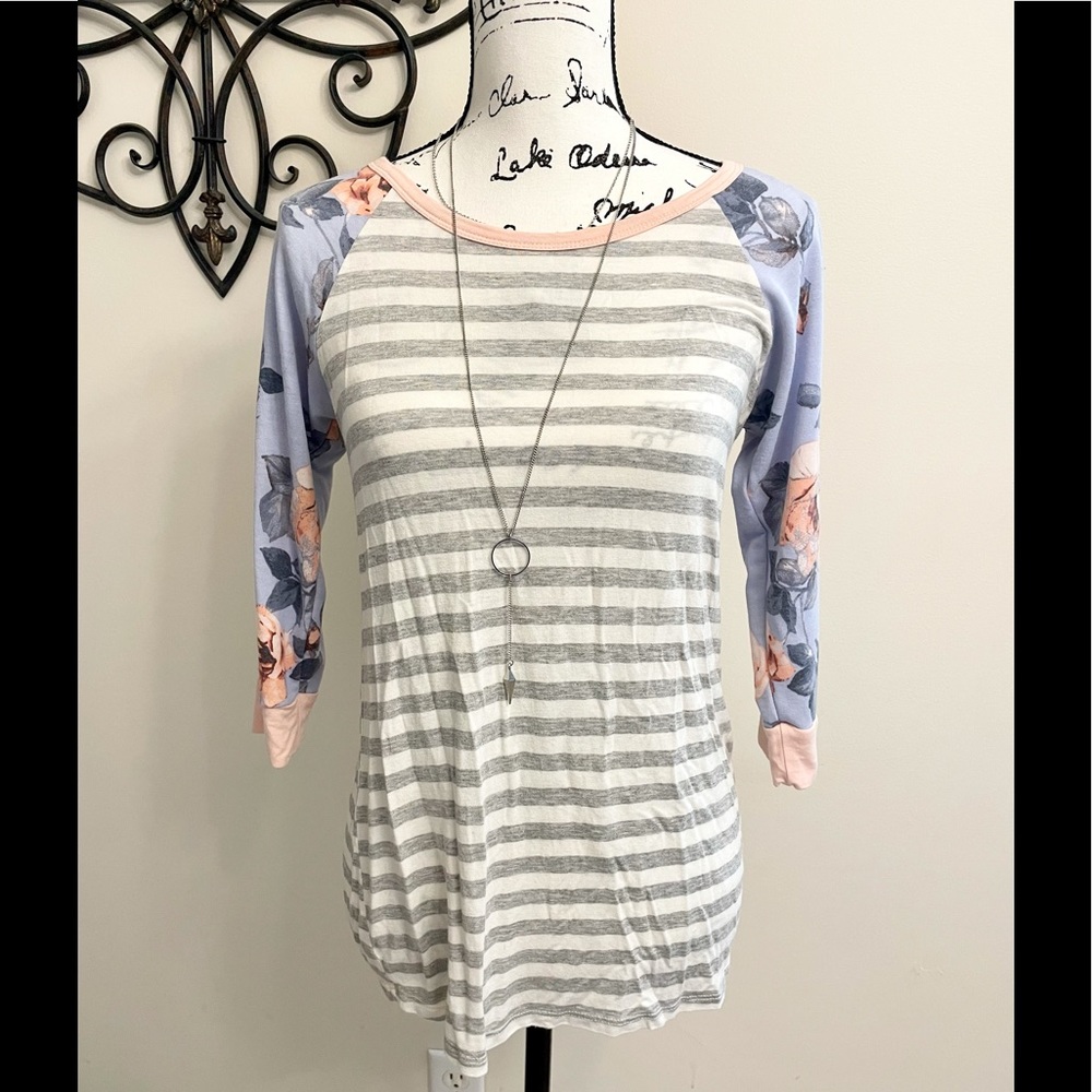 Filly Flair Boutique Striped Floral Top-Like New🌸